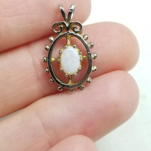 Vintage Small Oval Created White Opal Pendant / Charm, October Birthstone Estate - Picture 7 of 7